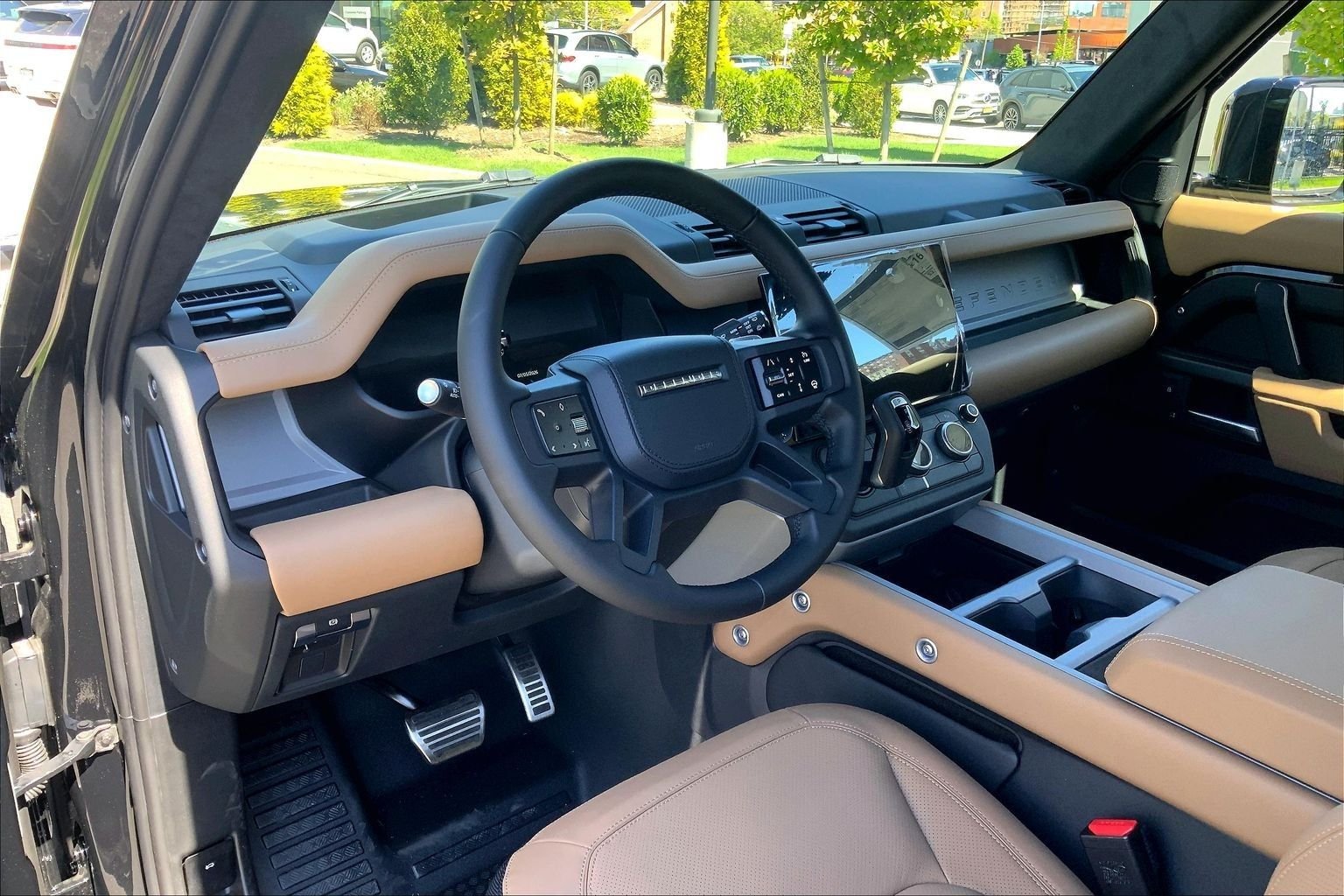 New 2026 Santorini Black Land Rover V8 image 8
