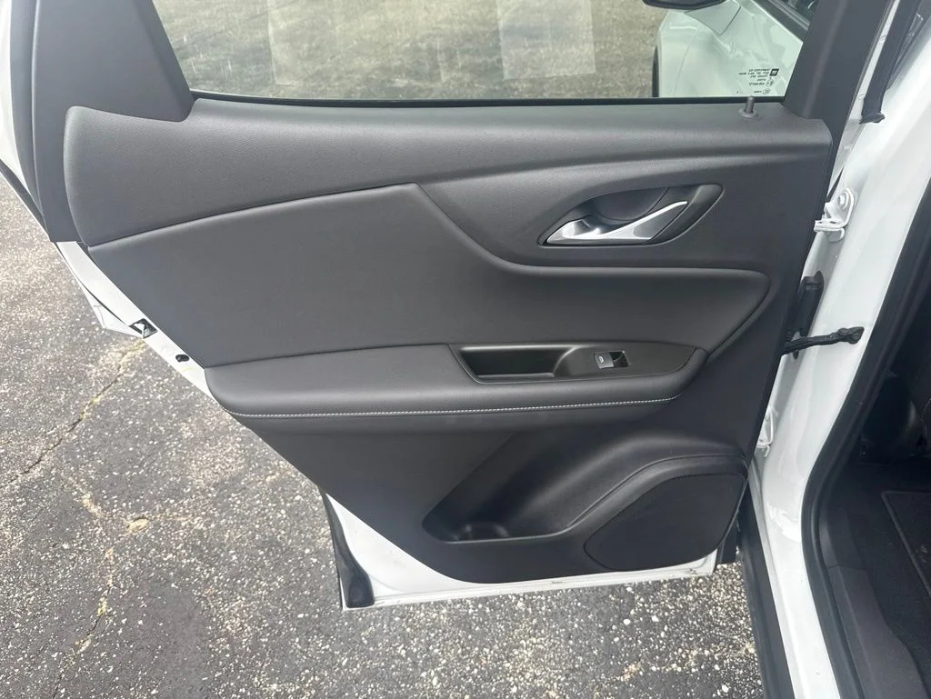 Used 2025 White Chevrolet LT image 26