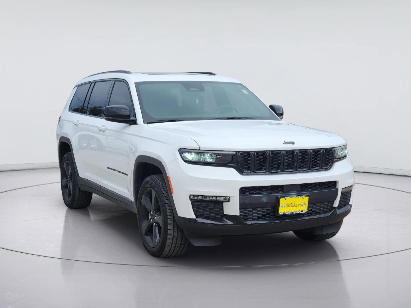 2025 Jeep Grand Cherokee L photo 3 of 35