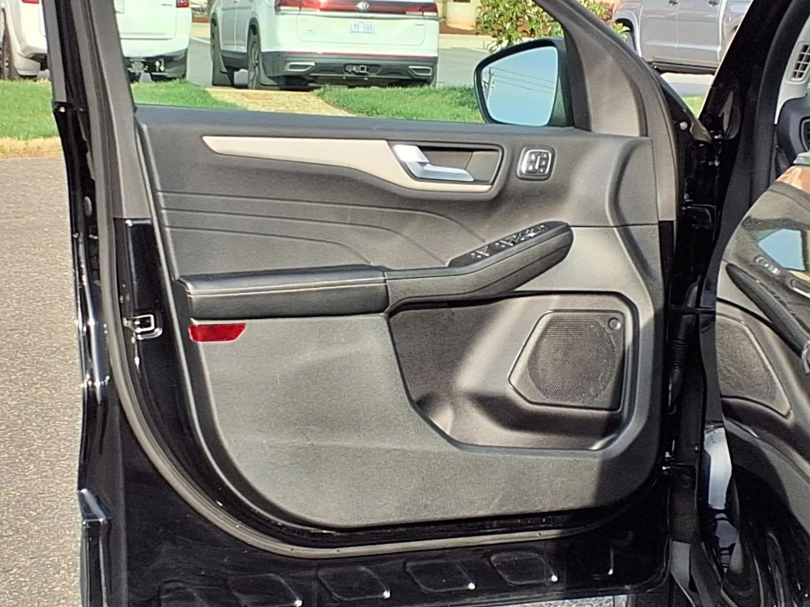Used 2022 Agate Black Metallic Ford SEL Plug-In Hybrid image 29