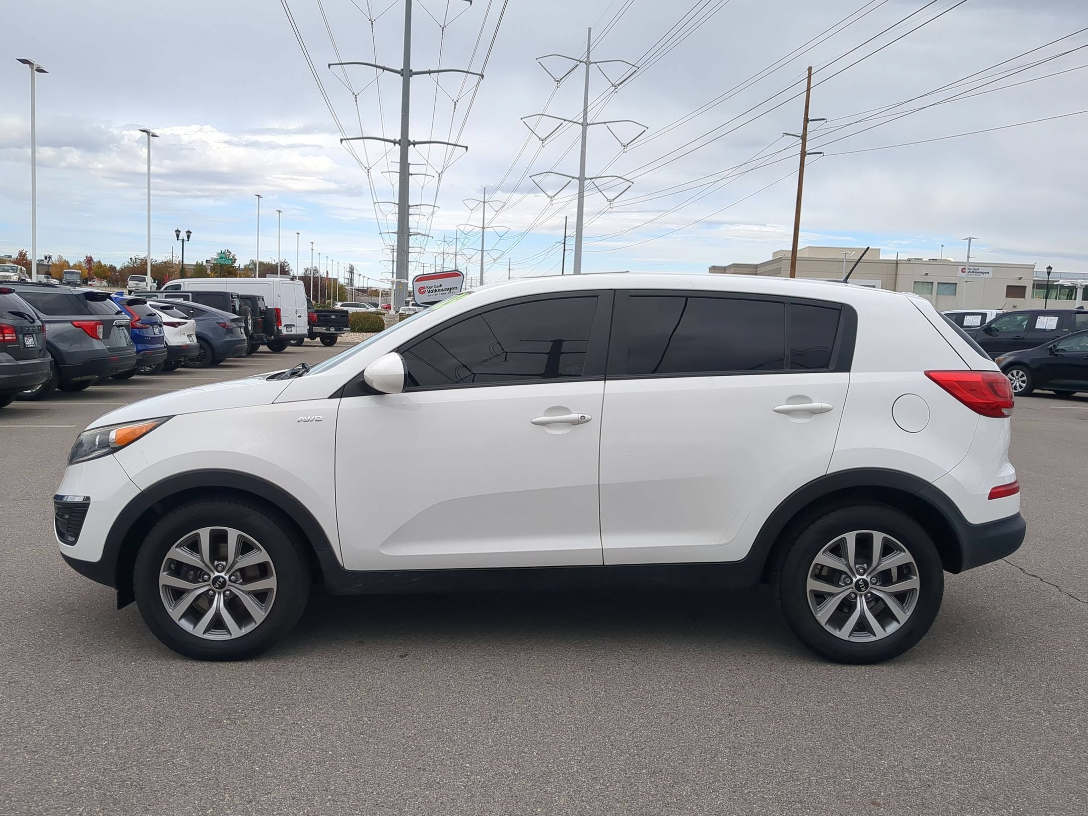 Used 2016 Clear White Kia LX image 7