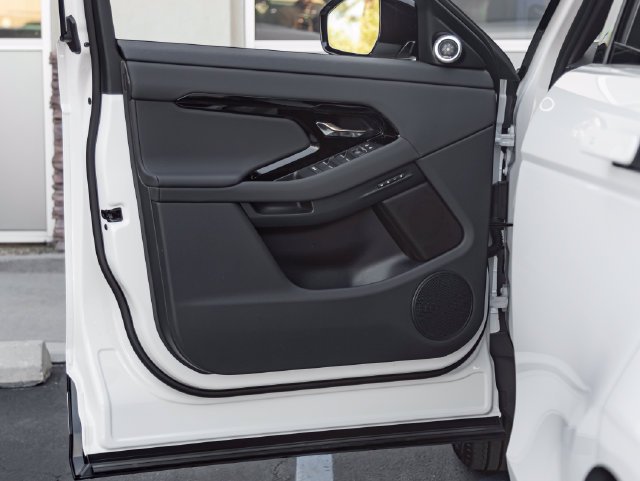 Used 2026 Fuji White Land Rover S image 12