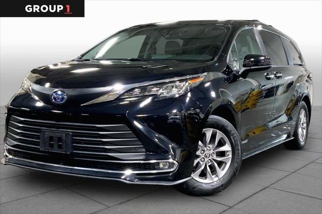 2021 Toyota Sienna XLE 7-Passenger Hybrid AWD's photo
