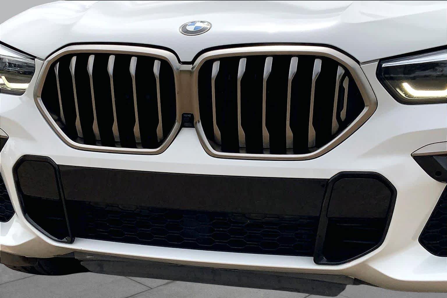 Used 2021 Alpine White BMW M50i image 30