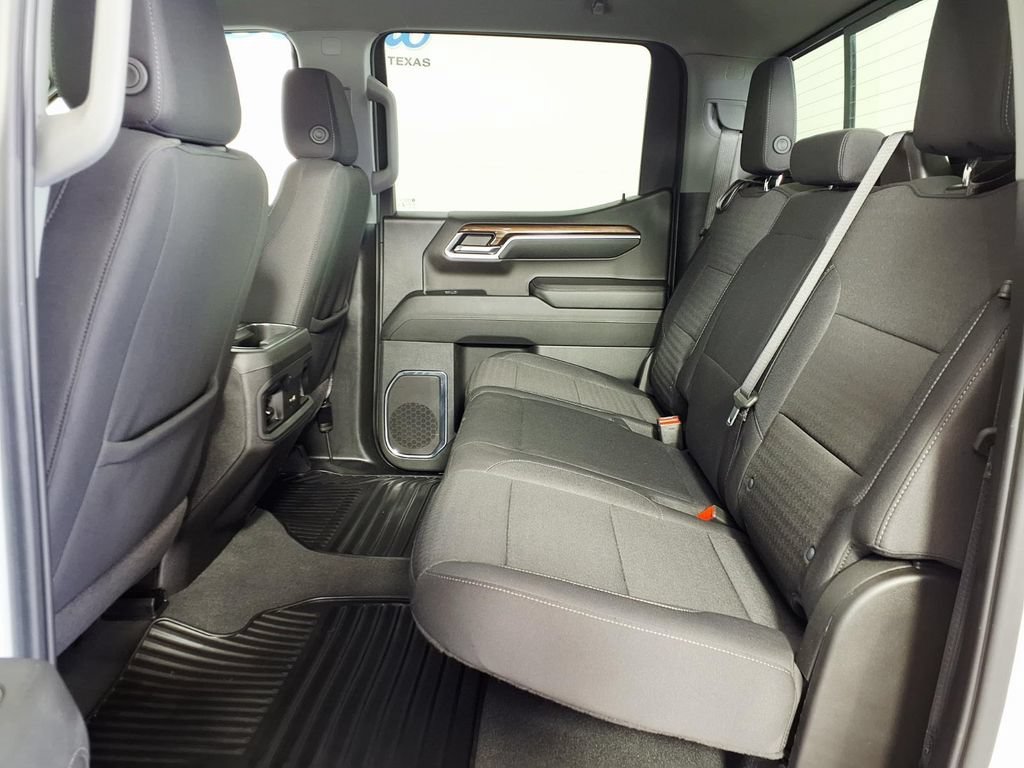 Used 2024 Summit White Chevrolet LT image 9