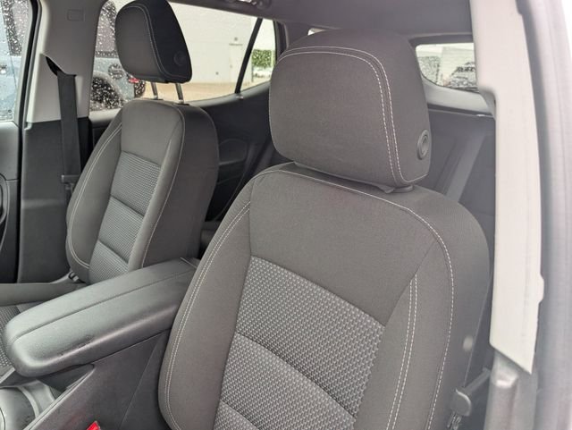 Used 2024 White GMC SLE image 10