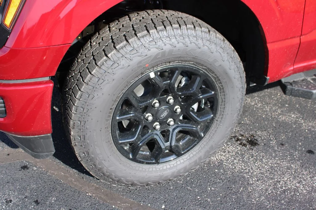 New 2026 Ruby Red Metallic Tinted Clearcoat Ford XLT image 5
