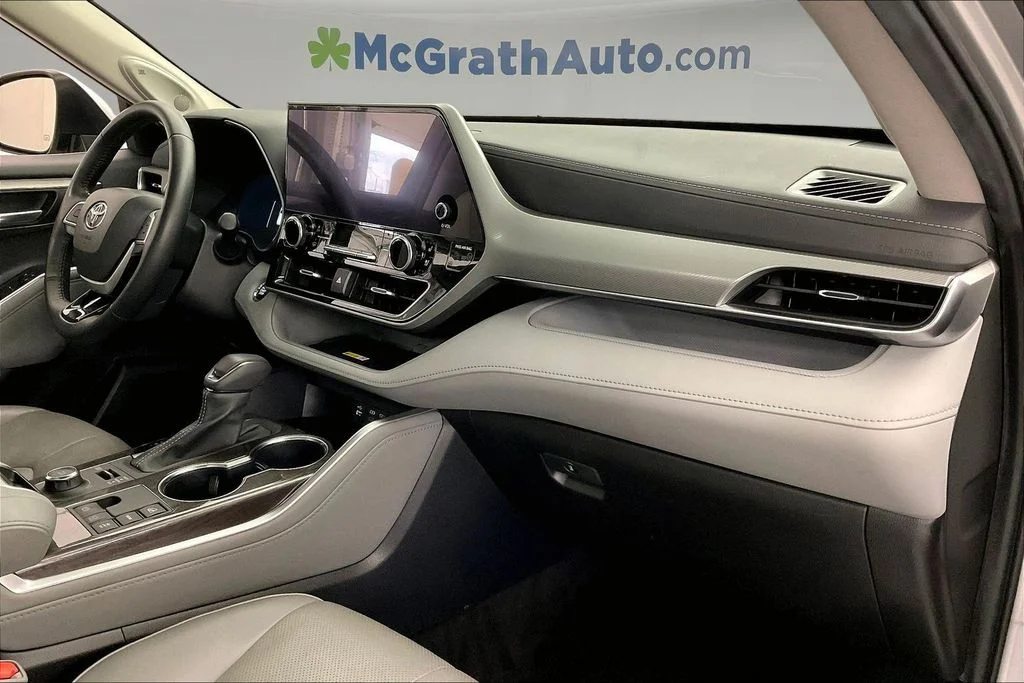 Certified Used 2023 Silver Toyota Platinum image 21