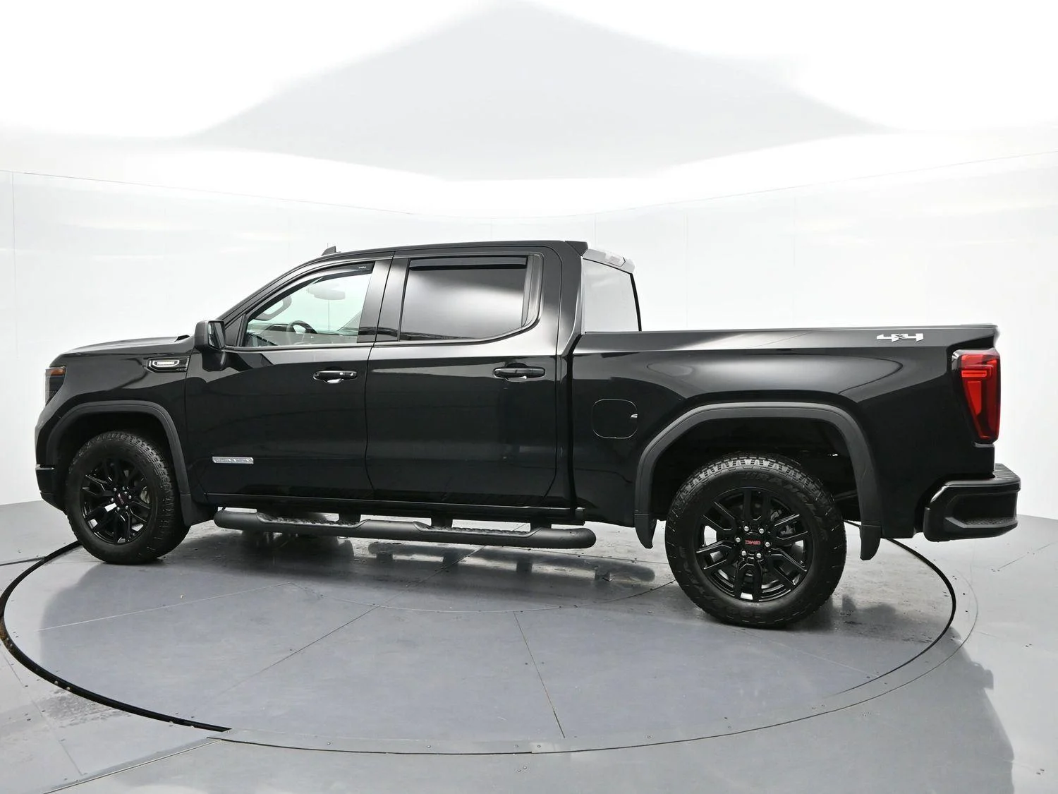Used 2025 Onyx Black GMC Elevation image 4