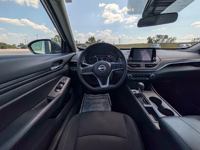 Used 2025 Silver Nissan 2.5 SV image 13