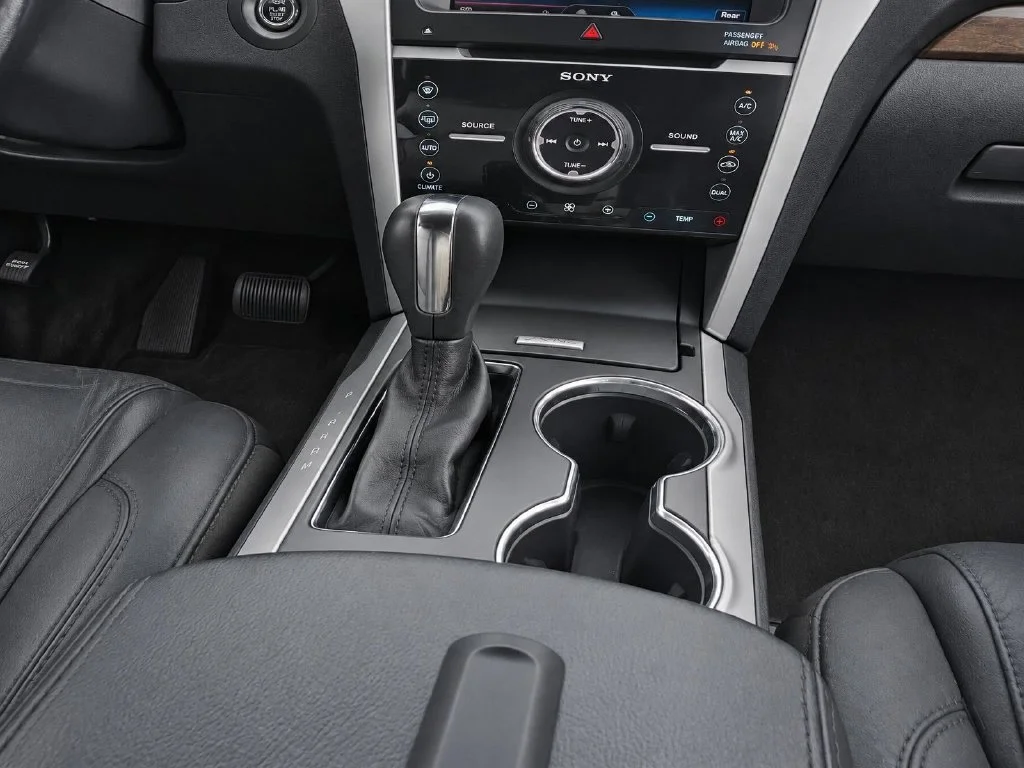 Used 2015 Black Ford Limited image 22