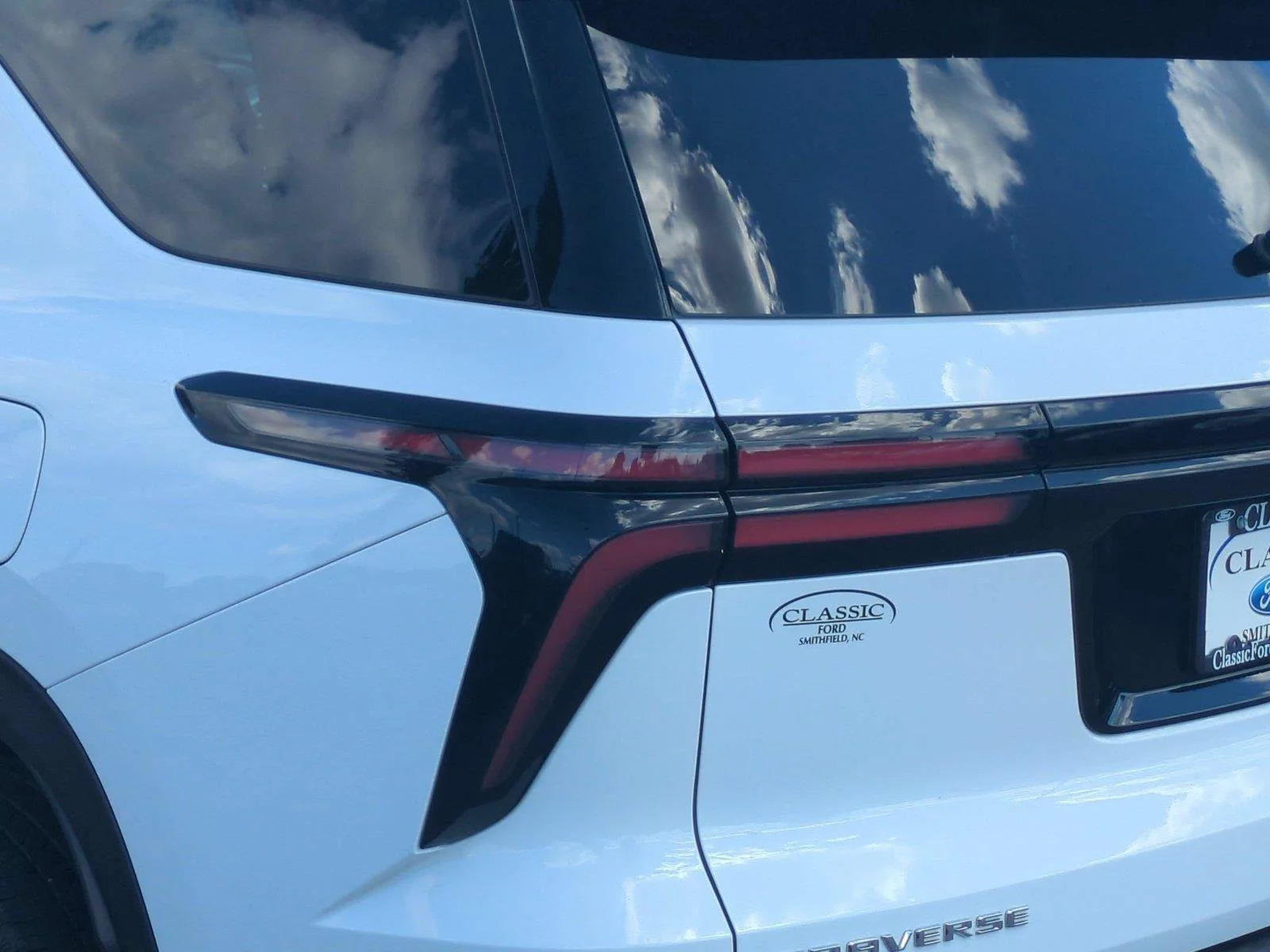 Used 2024 Summit White Chevrolet FWD LT image 12