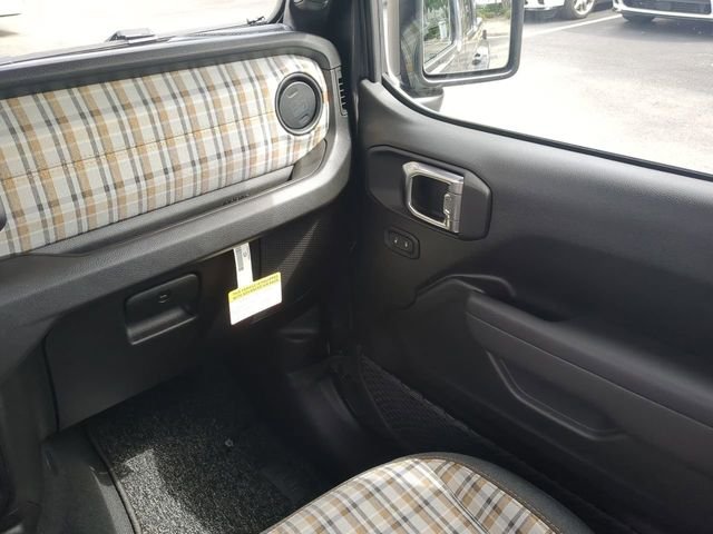 New 2026 Granite Crystal Metallic Clear-Coat Exterior Paint Jeep 85th Anniversary Edition image 19