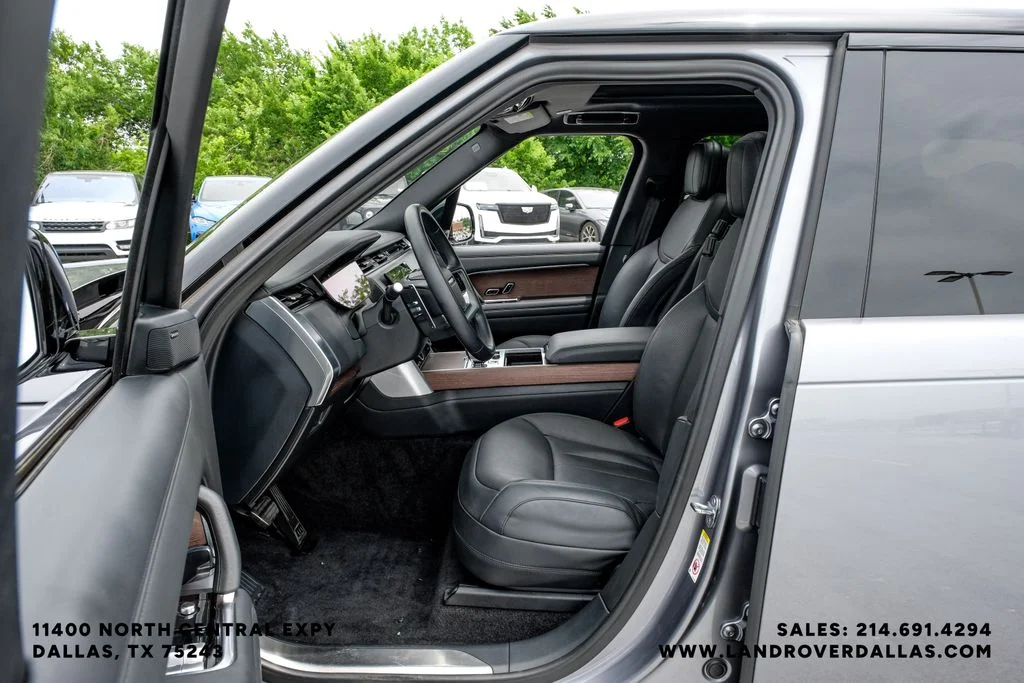 Used 2023 Grey Land Rover SE image 35