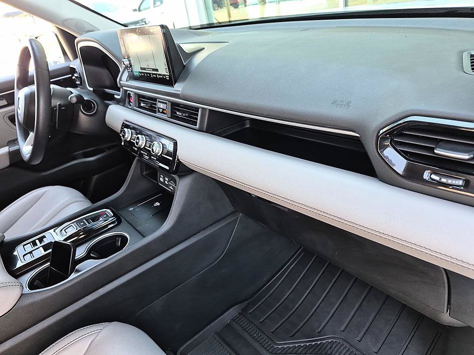 Used 2025 Platinum White Pearl Honda Touring image 37