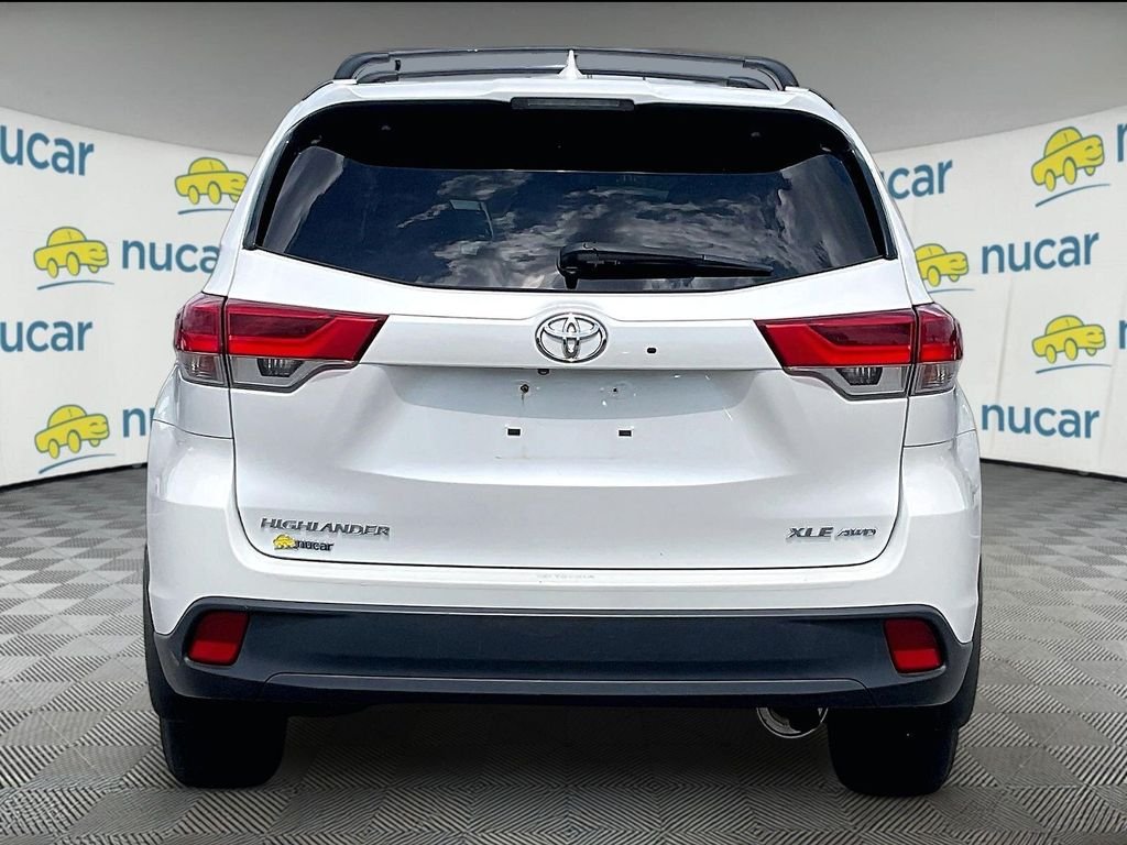 Used 2019 Blizzard Pearl Toyota XLE image 5