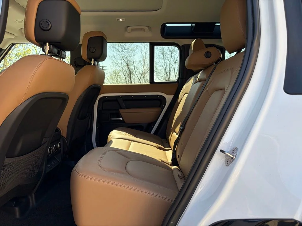 New 2025 Fuji White Land Rover X-Dynamic SE image 13