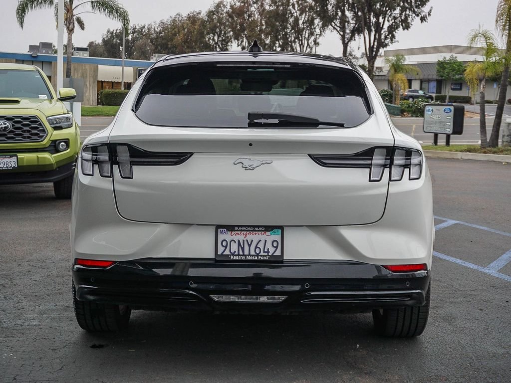 Used 2022 White Ford Premium image 6