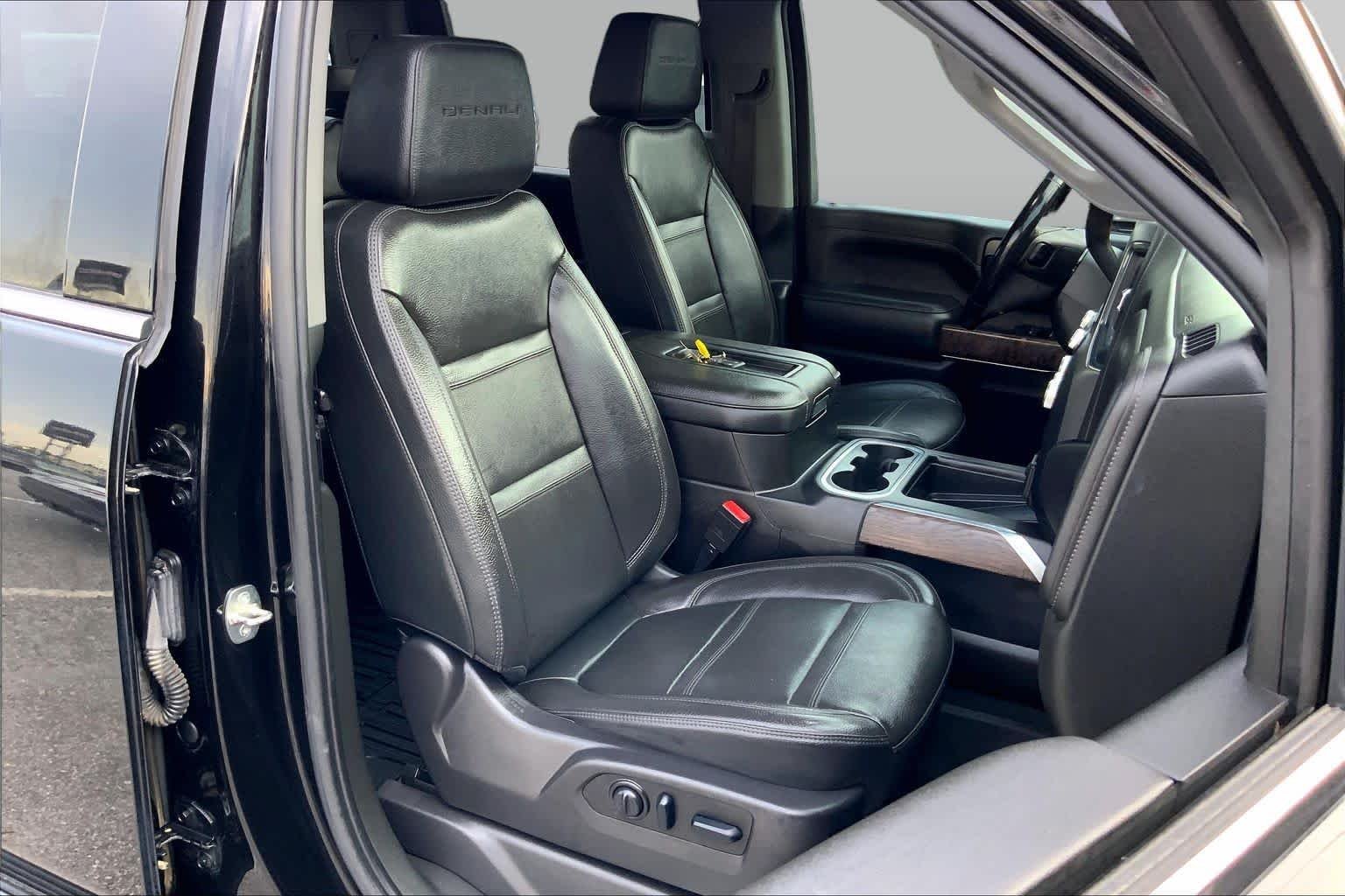 Used 2022 Ebony Twilight Metallic GMC Denali image 8