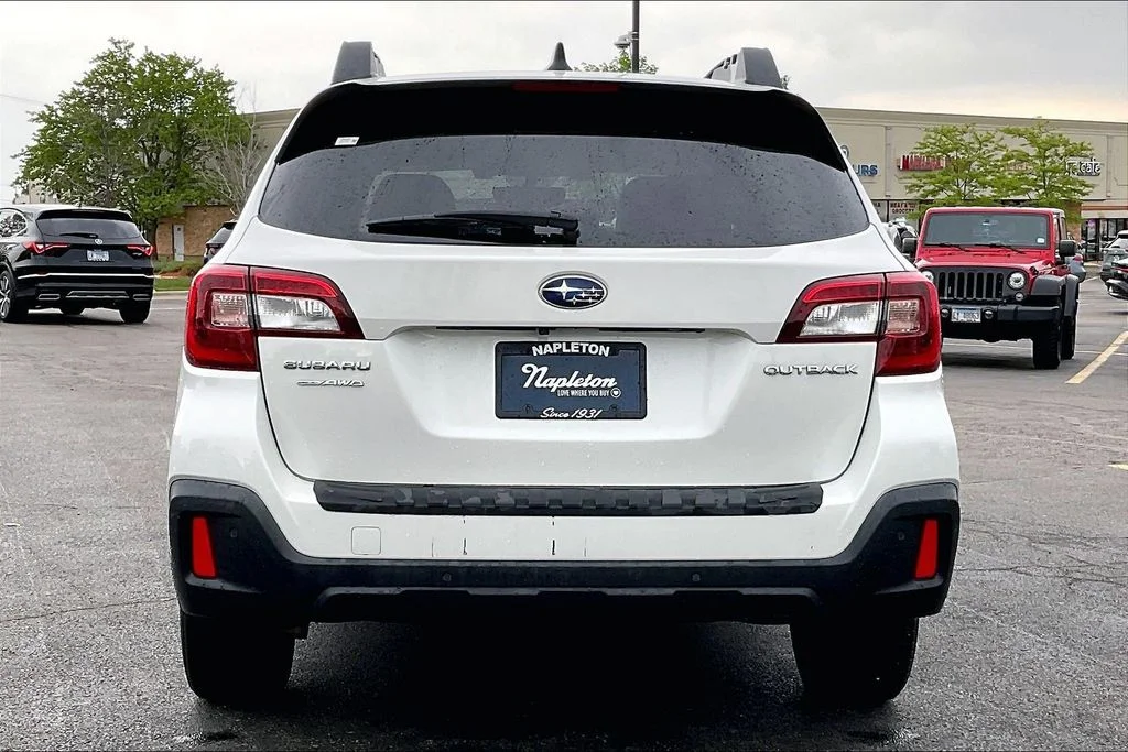 Used 2018 White Subaru 2.5i image 4
