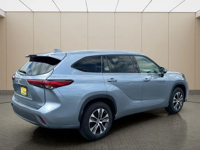 Used 2020 Blue Toyota XLE image 3