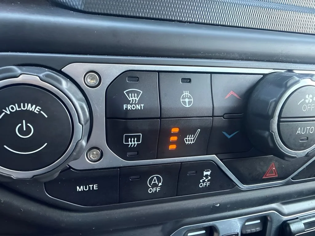 Used 2020 Black Jeep Sport image 17