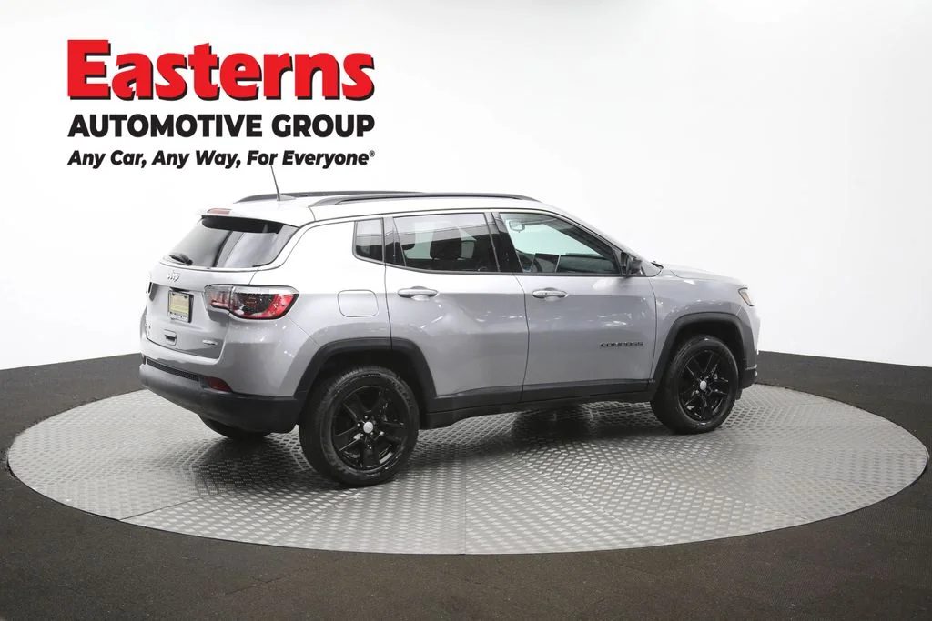 Used 2022 Silver Jeep Latitude image 44