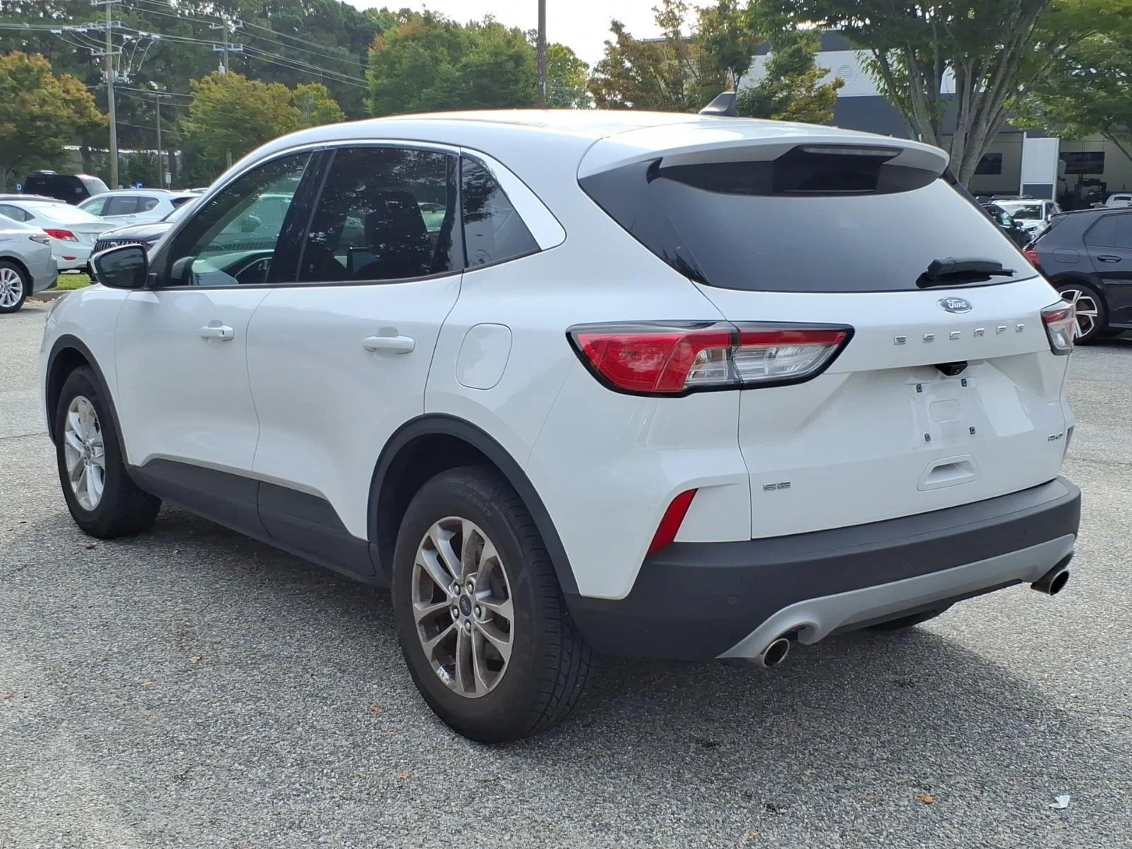 Used 2021 Oxford White Ford SE image 11