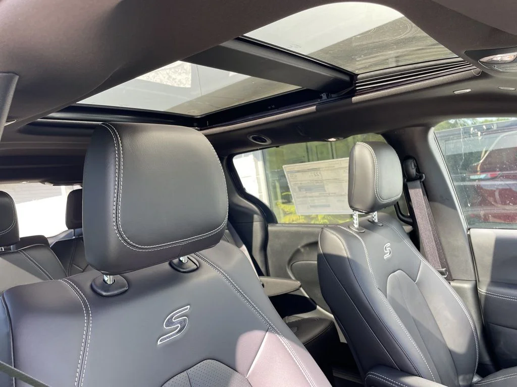 2026 Chrysler Pacifica Select - Photo 17