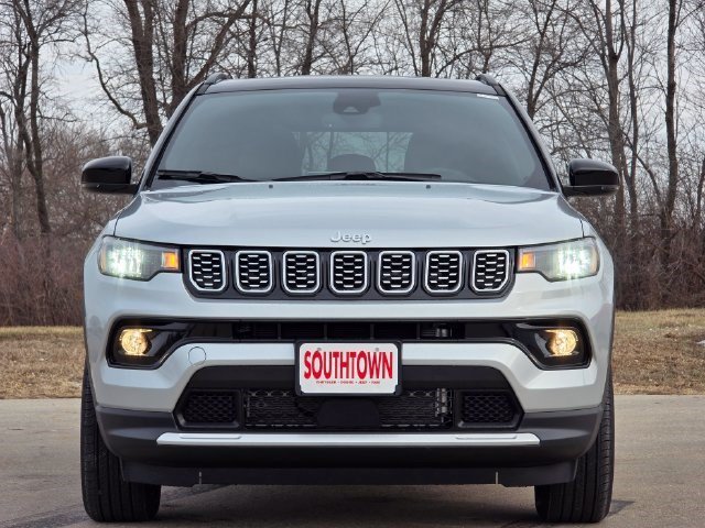 New 2026 Silver Zynith Metallic Clear-Coat Exterior Paint Jeep Limited image 2