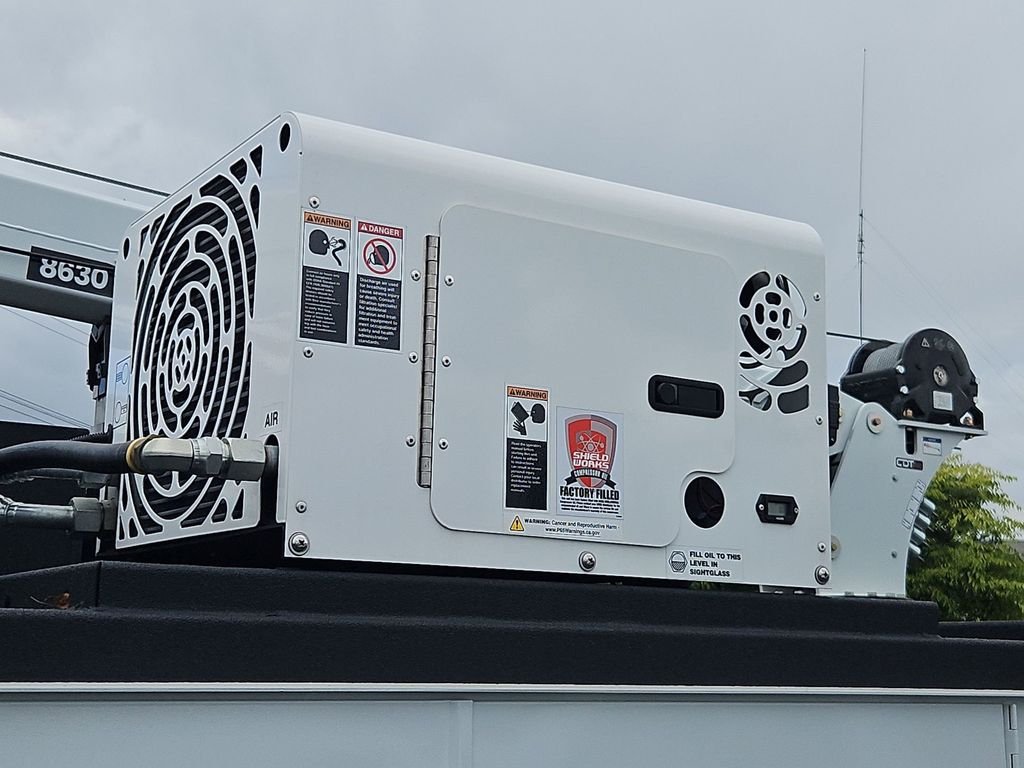 New 2024 Bright White Clear-Coat Exterior Paint RAM Tradesman image 36