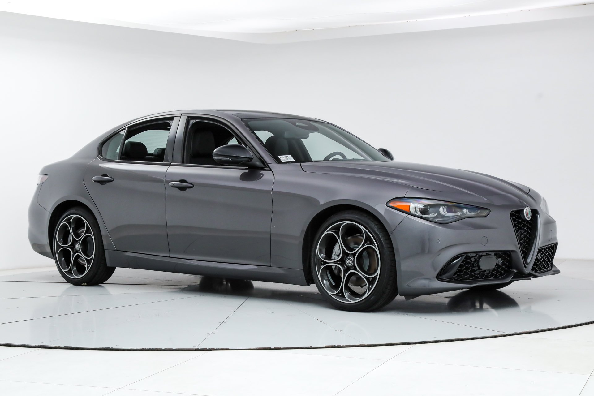 New 2025 Vesuvio Gray Metallic Exterior Paint Alfa Romeo  image 7