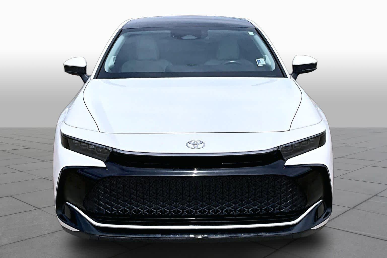 Certified Used 2024 Oxygen White Toyota Limited image 4