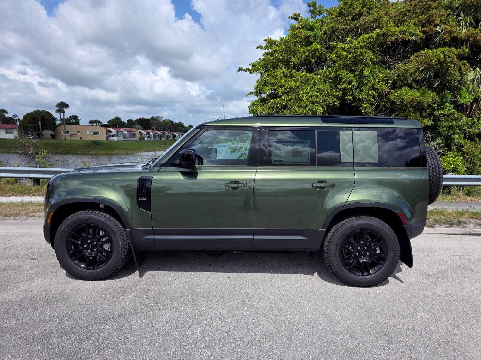New 2026 Woolstone Green Land Rover P300 S image 7