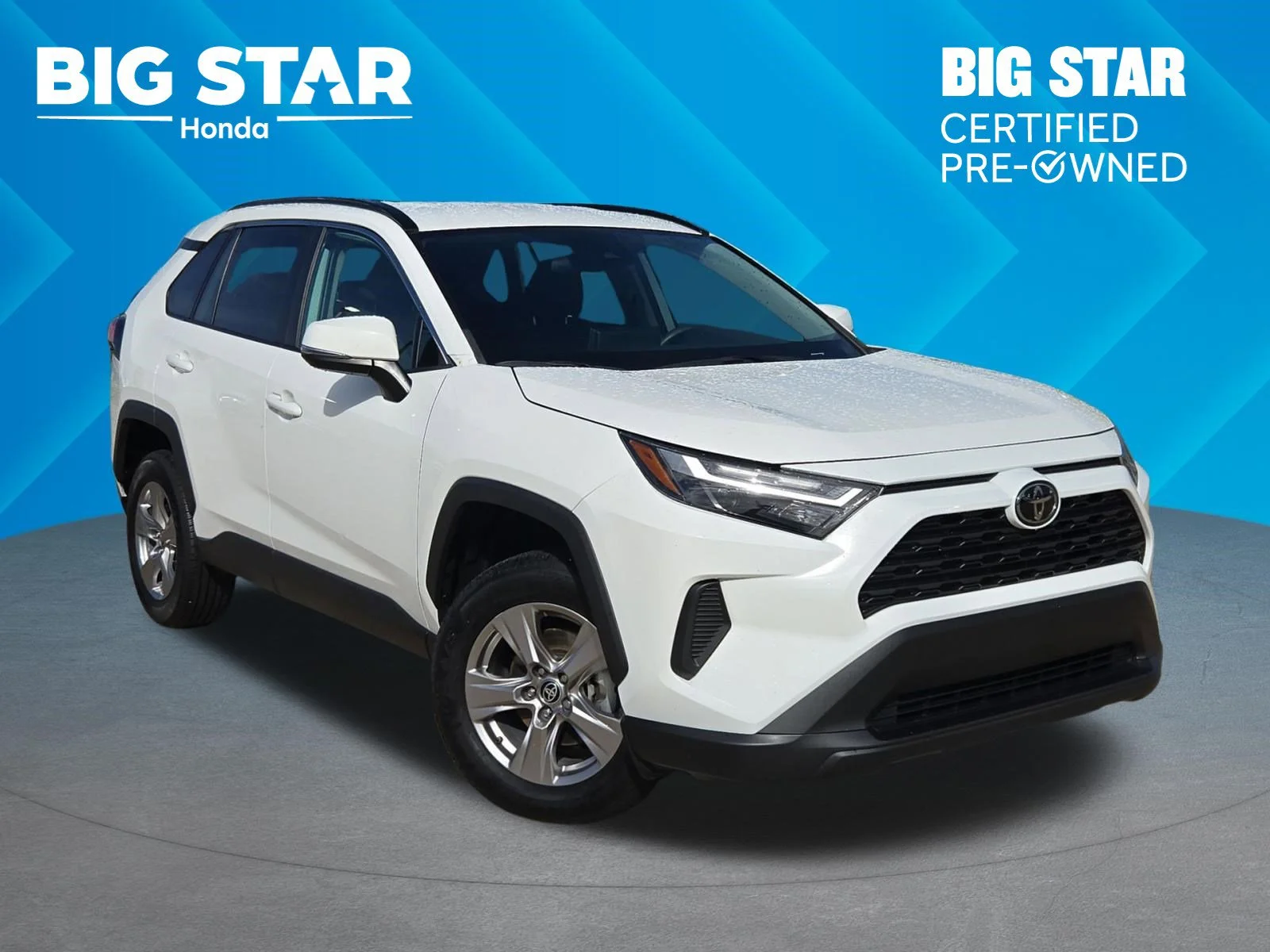 Used 2024 Wind Chill Pearl Toyota XLE image 1