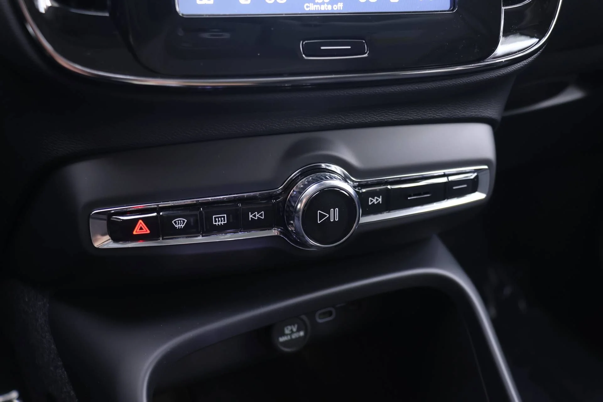 2026 Volvo XC40 Plus - Photo 11