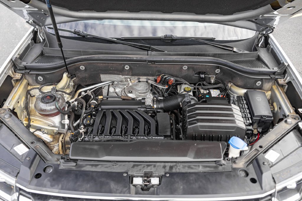 Used 2019 Silver Volkswagen 3.6L V6 SE image 33