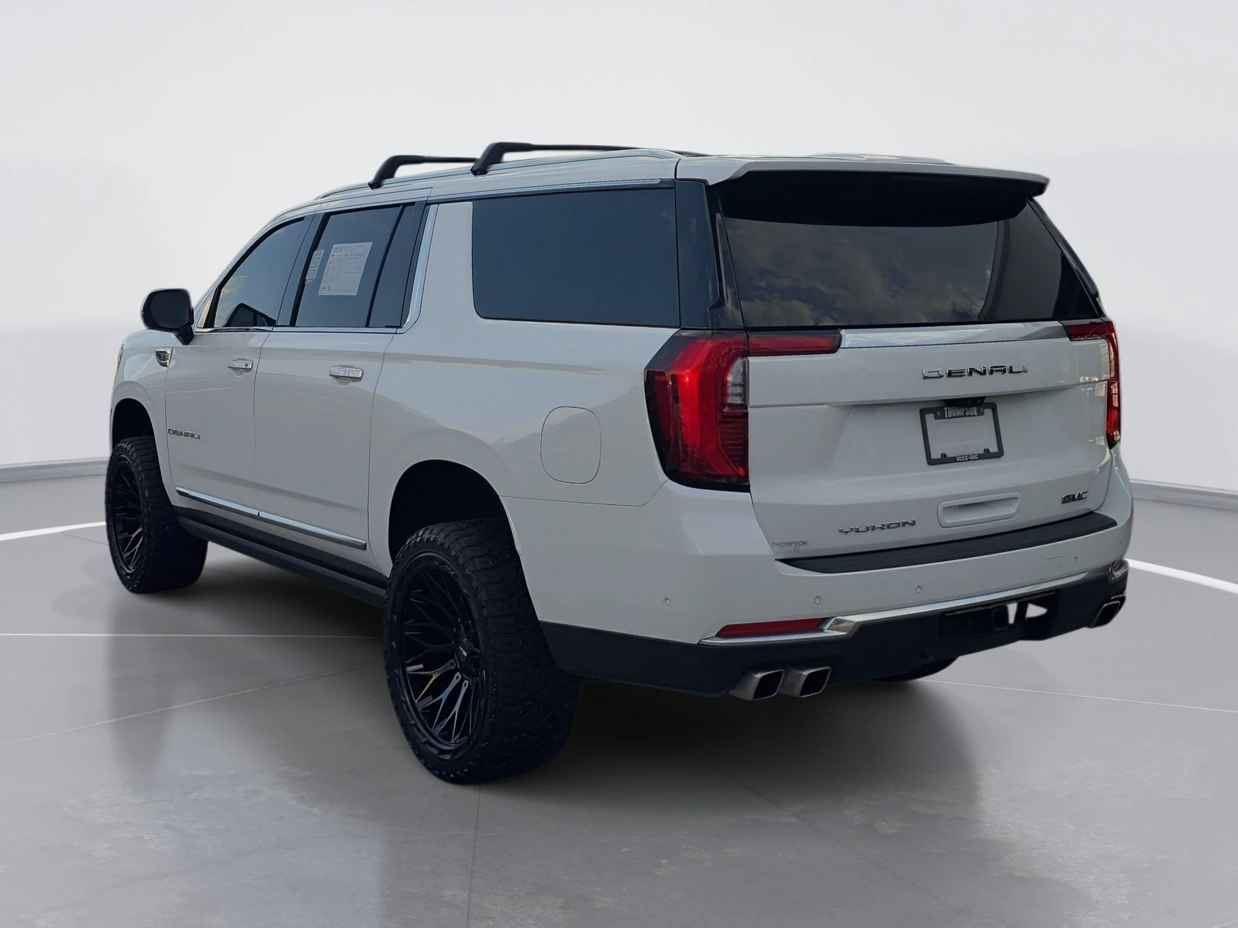 Used 2025 White Frost Tricoat GMC Denali image 5