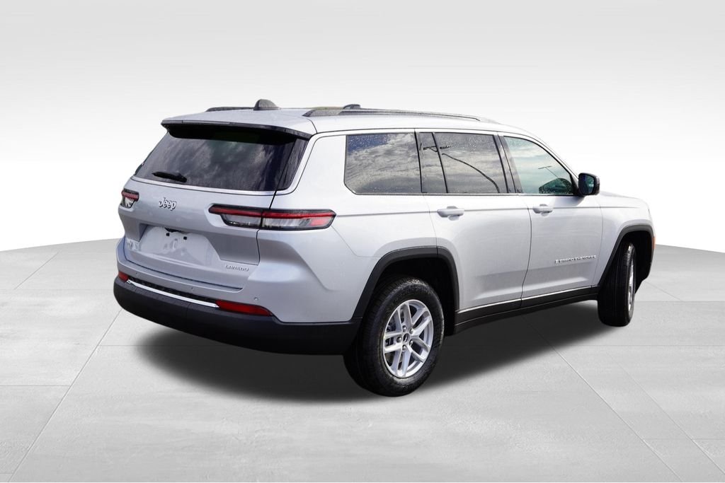 New 2026 Silver Zynith Exterior Paint Jeep Laredo image 3