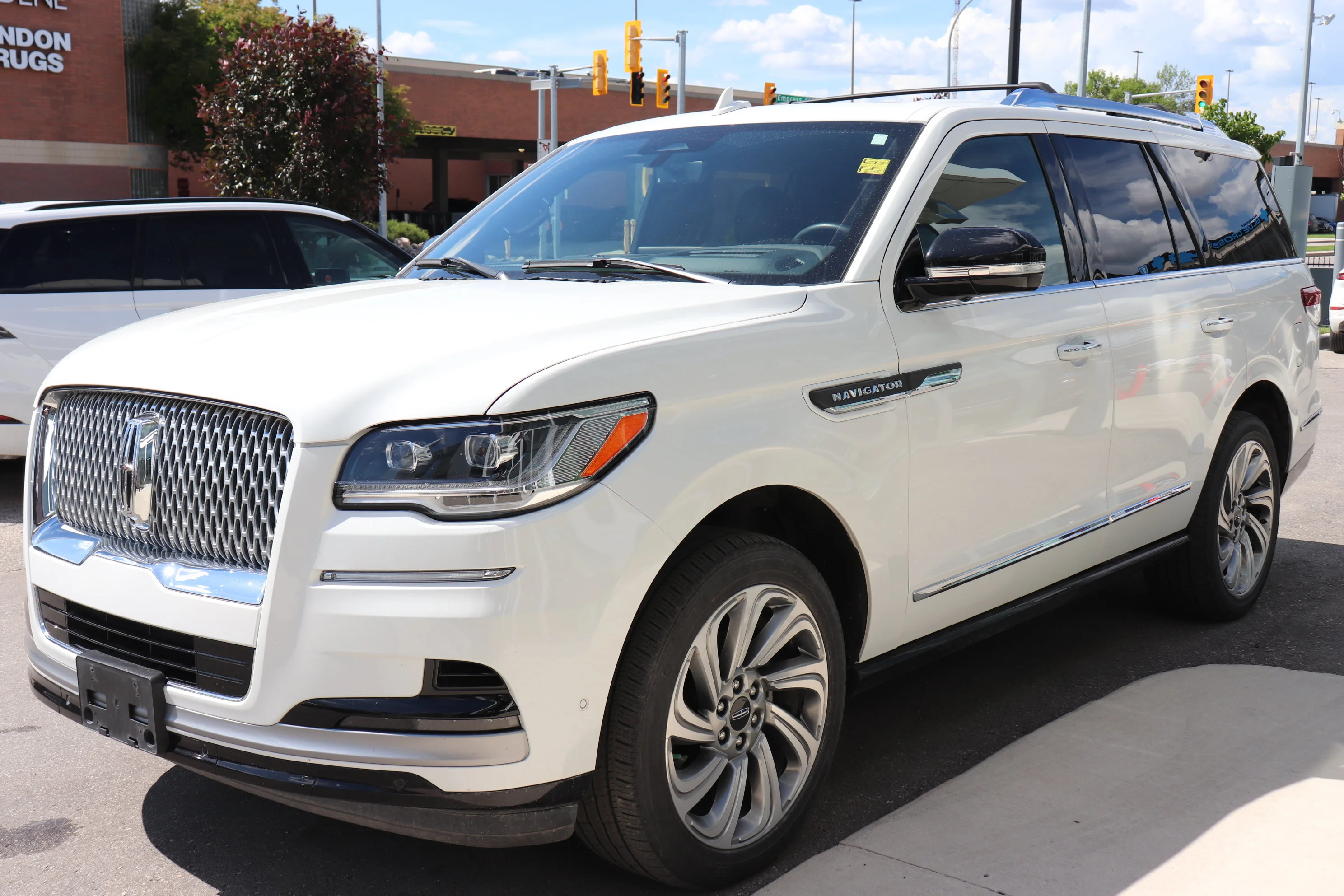 Used 2022 White Lincoln Reserve image 5