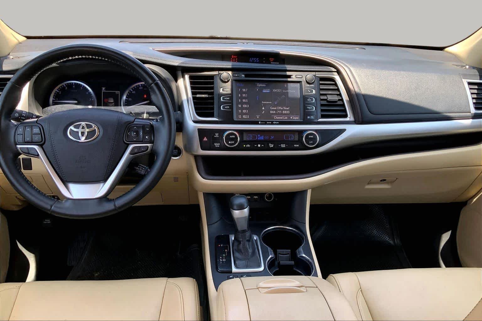 Used 2019 Blizzard Pearl Toyota XLE image 15
