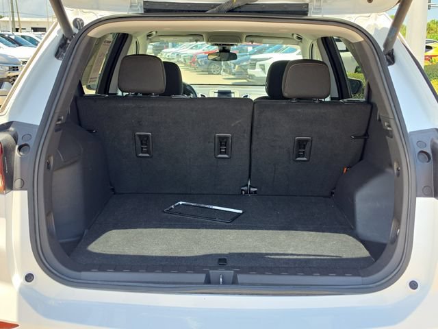 Used 2024 Summit White Chevrolet LT image 7