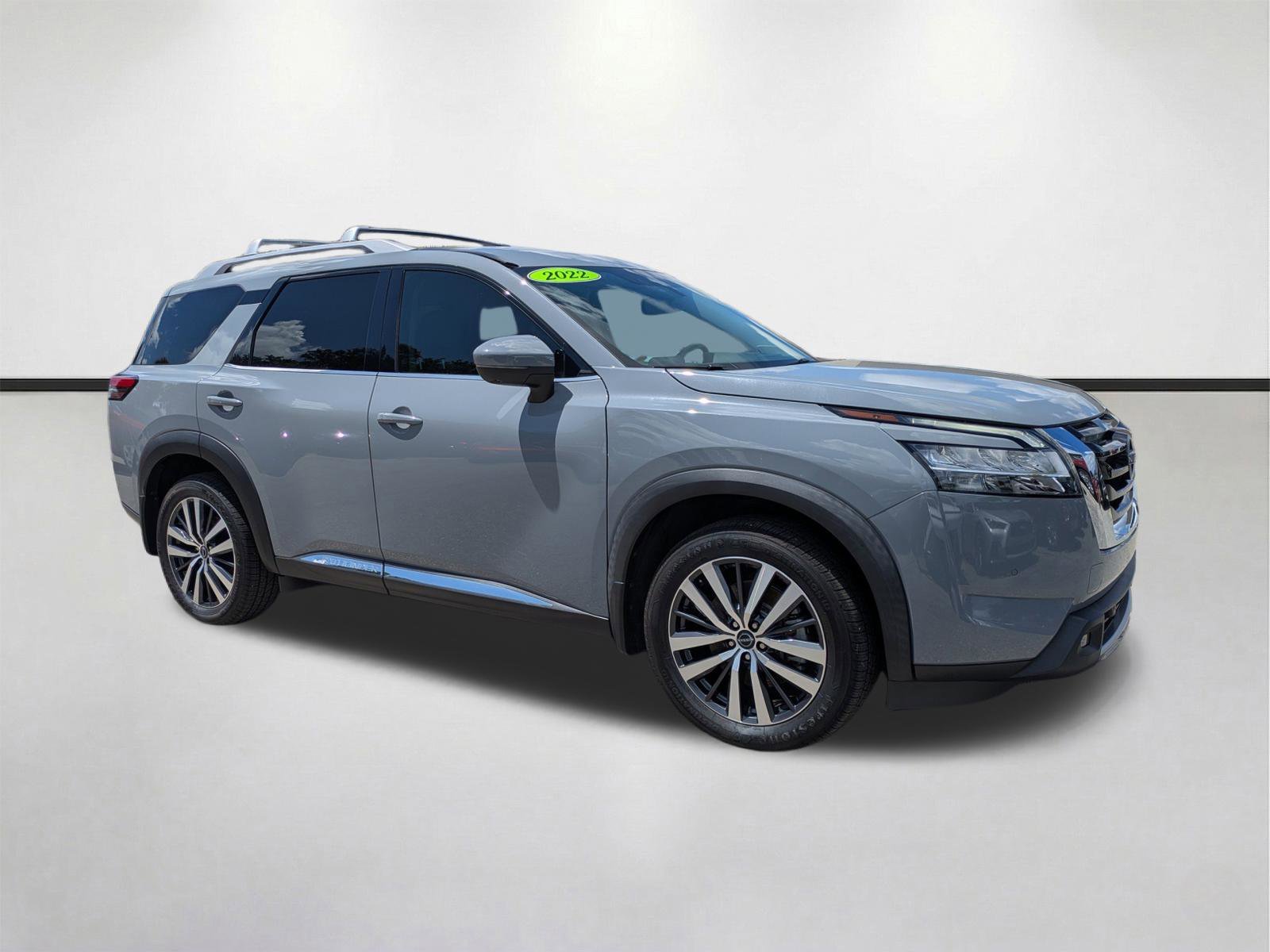 2022 Nissan Pathfinder Platinum 4WD's photo