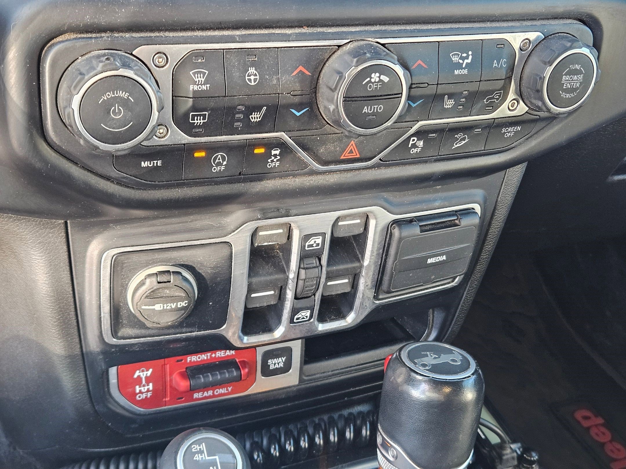 Used 2019 Bright White Clearcoat Jeep Rubicon image 24