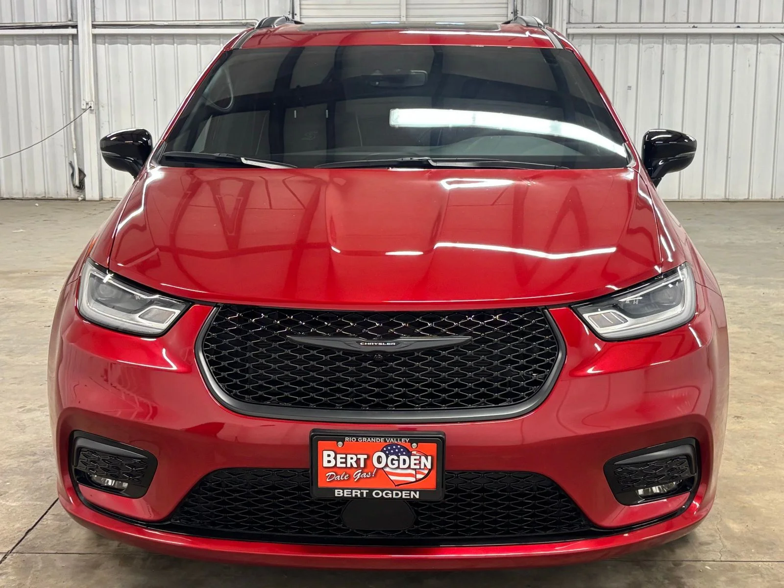 Used 2025 Red Chrysler Limited image 2