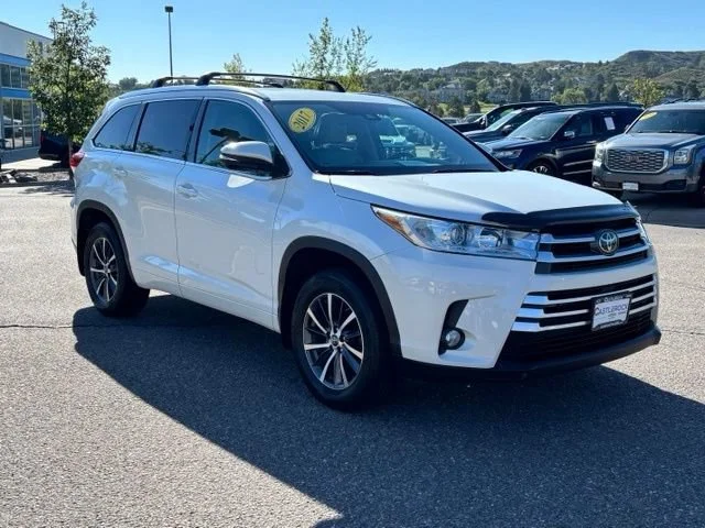 Used 2017 White Toyota XLE image 9