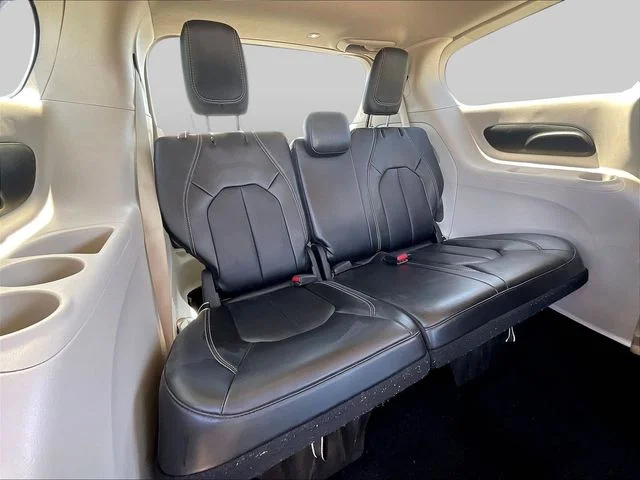 Used 2024 White Chrysler Touring L image 27