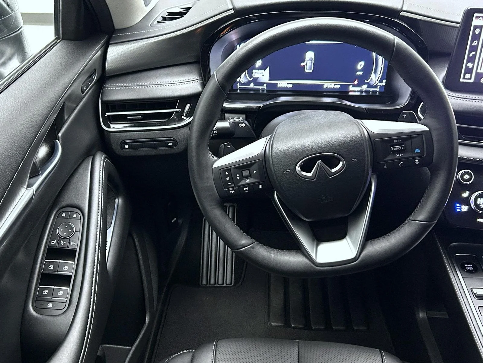 Used 2026 White INFINITI LUXE image 12