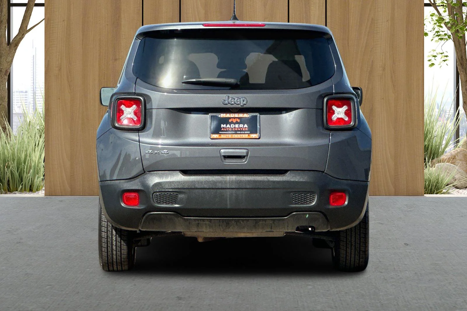 Used 2023 Gray Jeep Latitude image 5