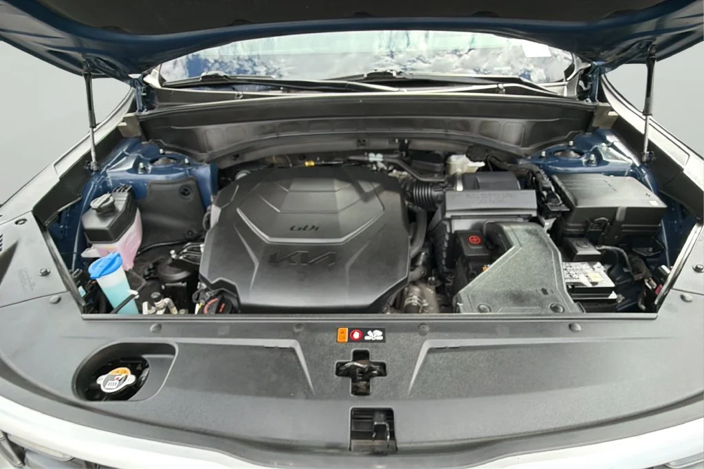 Used 2025 Black Kia S image 9